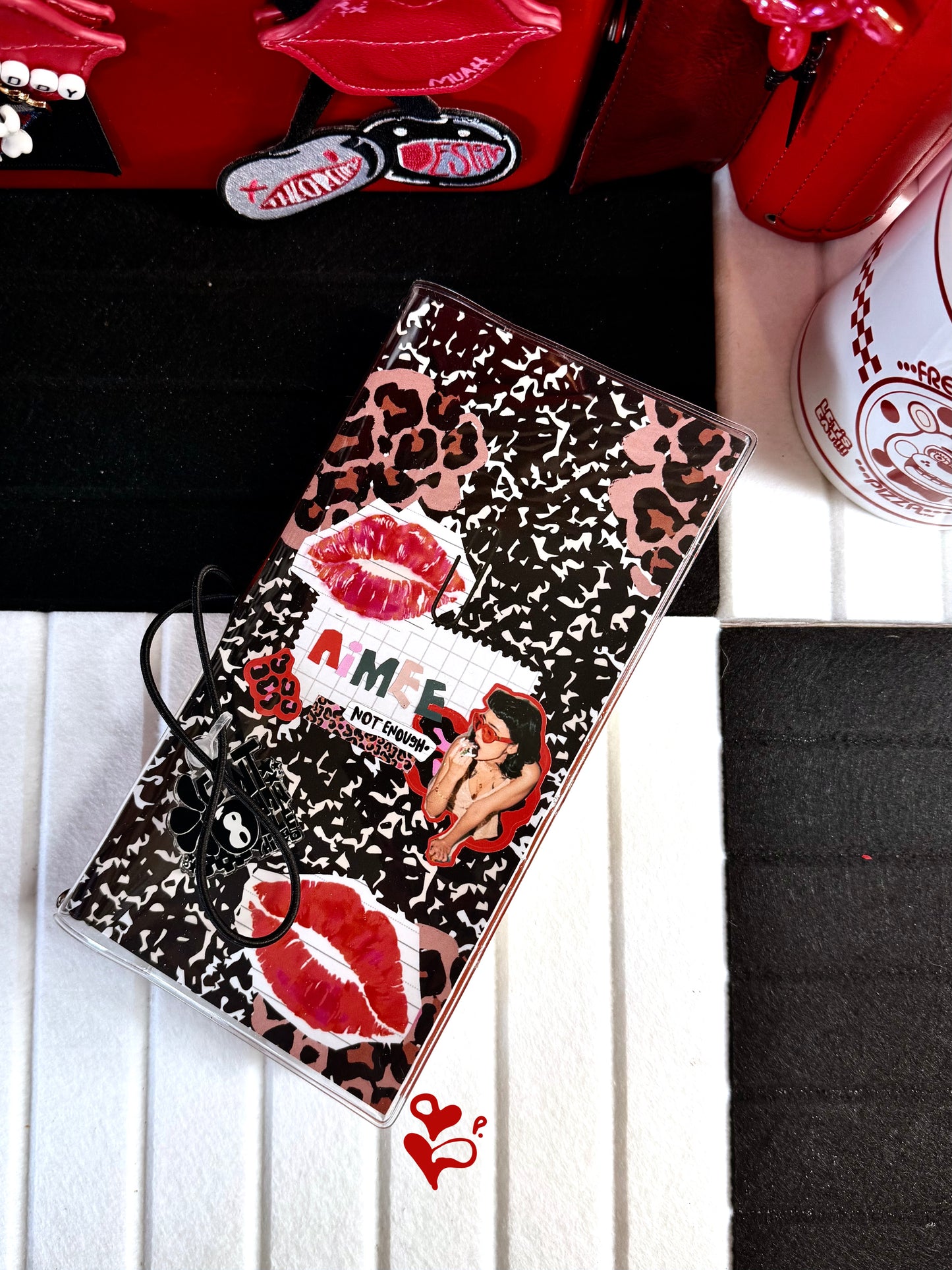 griddy standard TN elastic band cover. holds 3-4 standard tn notebooks